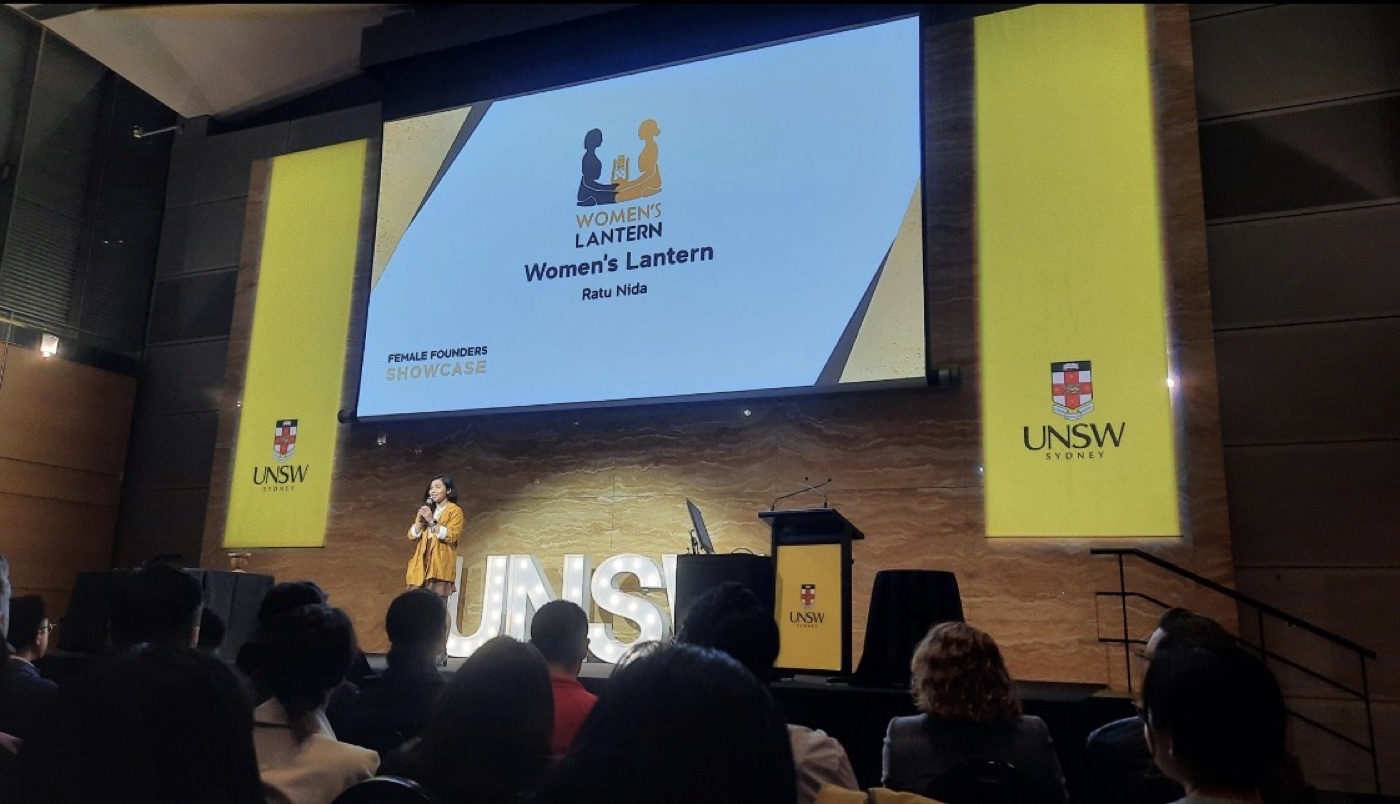 Ratu Nida presenting Women’s Lantern to an audience at the UNSW Female Founders Showcase.